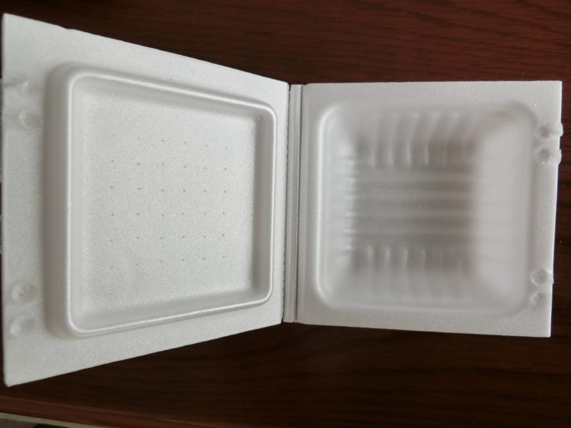 全額日払い可！①食品容器の検査・梱包業務②ダンボール箱組立作業